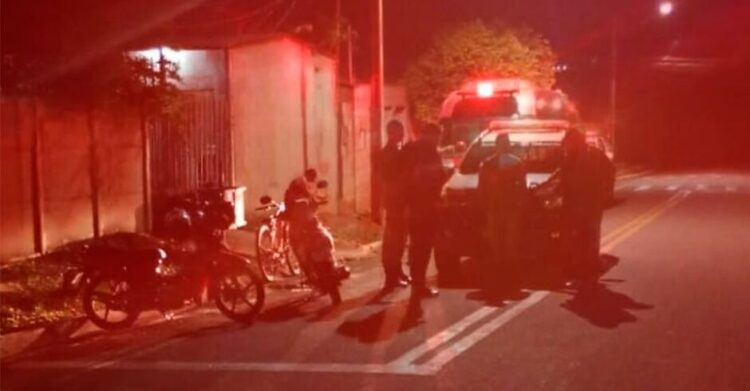 Mulher é morta a golpes de faca pelo filho de 18 anos com ajuda do amigo do rapaz