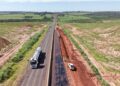 Obras de duplicação e faixas adicionais na BR-163 em MS entram em fase de pavimentação