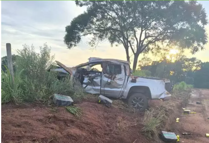 Traficante morre depois de capotar Amarok na MS-295 com 1,6 kg de maconha