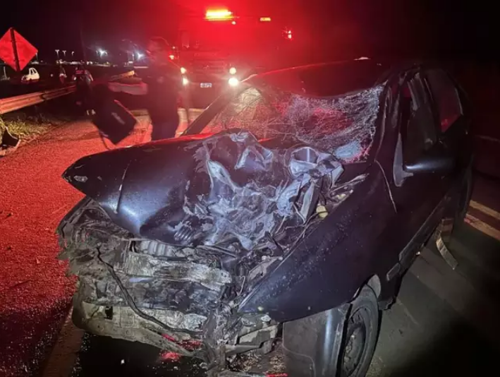 Colisão entre carro e moto na BR-158 mata duas pessoas e fere três crianças em Três Lagoas