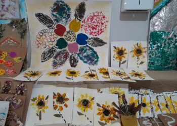 Centro de Educação Infantil Novo Alvorada promove exposição de arte infantil com telas de celulose doadas pela Suzano