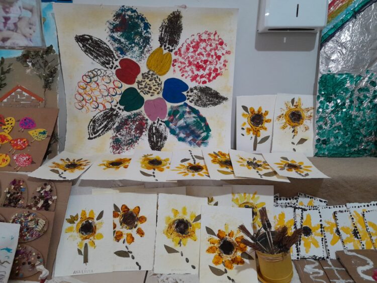 Centro de Educação Infantil Novo Alvorada promove exposição de arte infantil com telas de celulose doadas pela Suzano