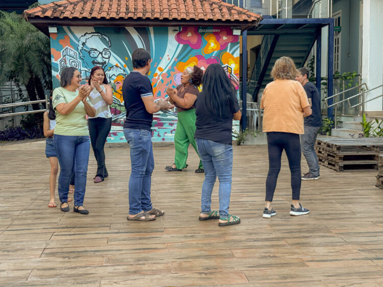 Oficina transforma participantes e celebra encerramento com roda de histórias