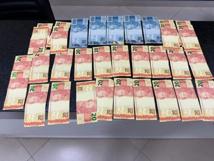 Dupla é presa usando dinheiro falso em comércio de Ribas do Rio Pardo