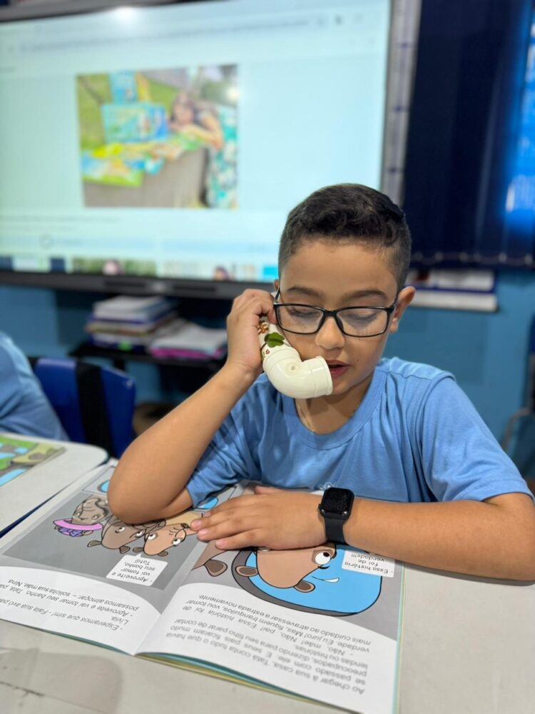 Escola rural em Ribas adota Sussurrofone para incentivar a leitura com livros que valorizam o Pantanal e a identidade sul-mato-grossense