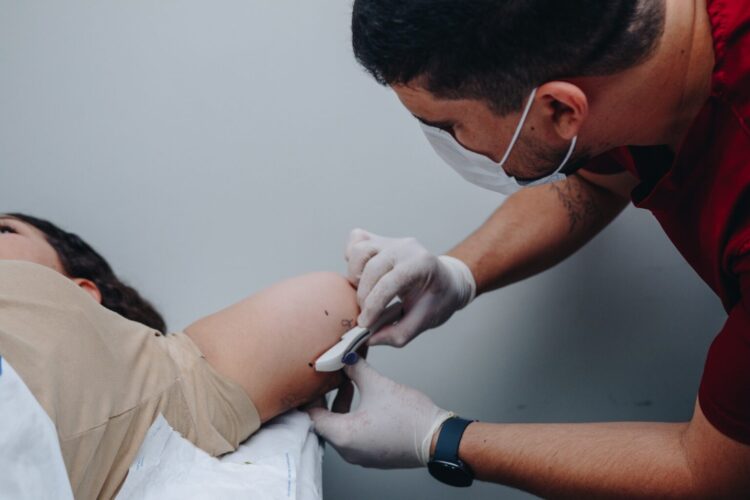 Mulheres de 18 a 49 anos podem buscar pelo Implanon no SUS em Campo Grande