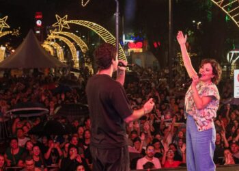 Cantora Ana Paula Valadão leva mais de 4 mil para o Natal na Praça em encontro de fé e muita emoção