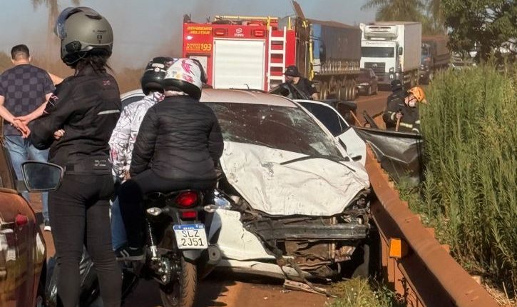 Mulher morre em colisão envolvendo 3 veículos na BR-267 entre Maracaju e Jardim