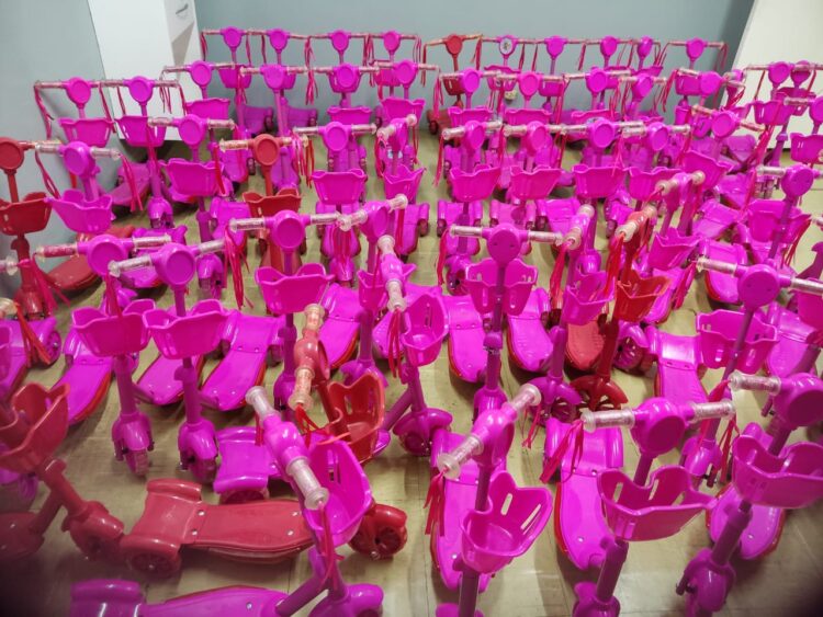 Bazar Beneficente do Instituto Luther King tem brinquedos, árvores, corpos térmicos e muito mais