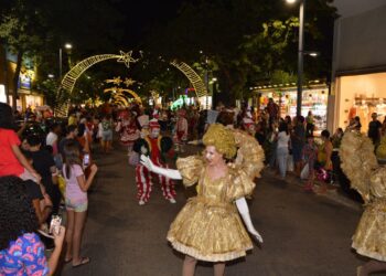 Comércio do Centro de CG funciona até 22h durante Natal dos Sonhos 2025