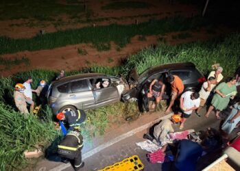 Ultrapassagem causa colisão frontal que deixa sete feridos na MS-276