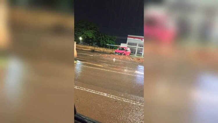 Condutora colide na mesma mureta em que carro que Angelo estava bateu e o matou