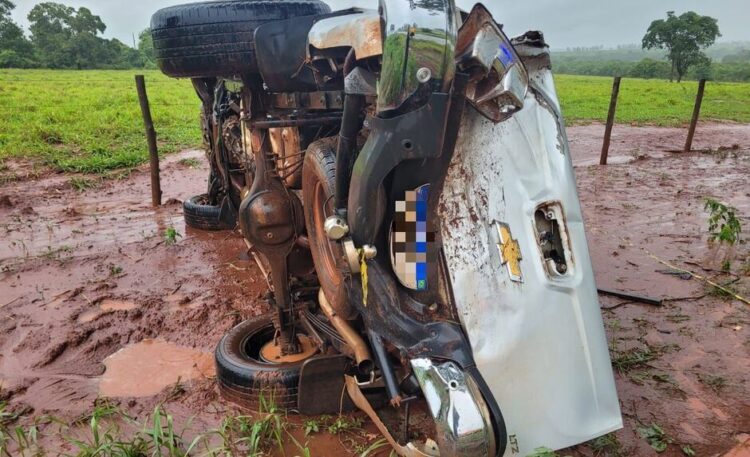 Uma pessoa morre e outra fica ferida, após S-10 capotar na MS-162 entre Dois Irmãos e Quebra Coco