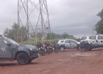 Motociclista é morto a tiros por dupla armada em rua do Portal Caiobá