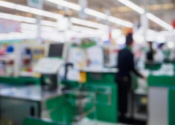 Operadora de caixa e cliente são presas por deixarem de registrar compra de R$ 500 em CG