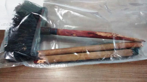 Bêbado, filho e é preso por agredir mãe com cabo de vassoura na Virada do Ano em Corumbá