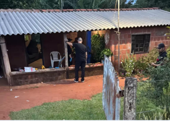1º feminicídio do ano: Mulher morta a tiros de espingarda é identificada; marido autor cometeu suícidio