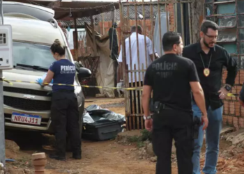 AGORA: Adolescente é morto a golpes de faca e tiros por 4 no Centro Oeste na Capital