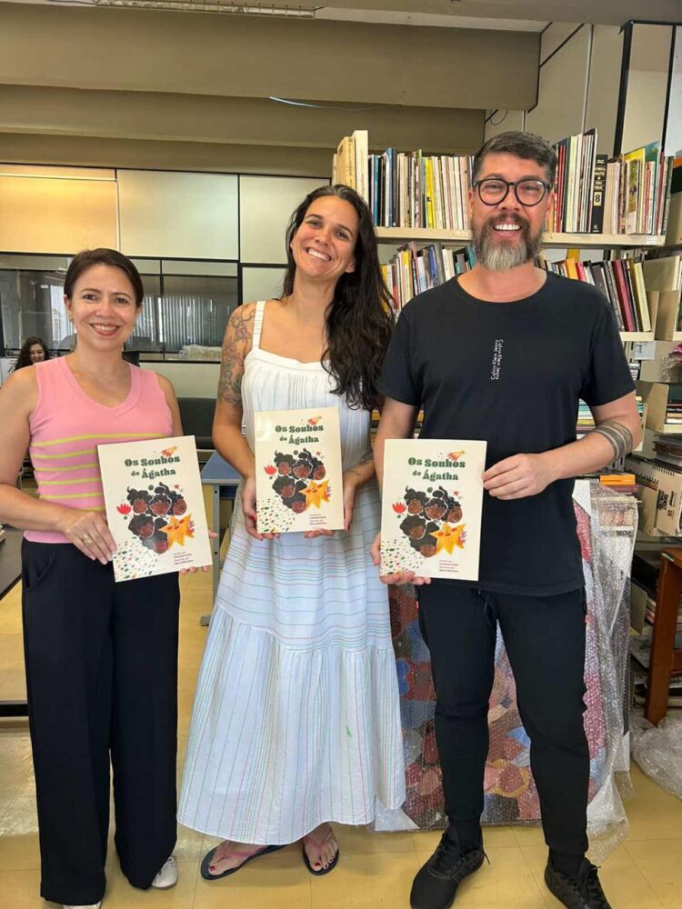 Exemplares impressos do livro Os Sonhos de Ágatha chegam ao Governo de MS e amplia o direito de sonhar na infância