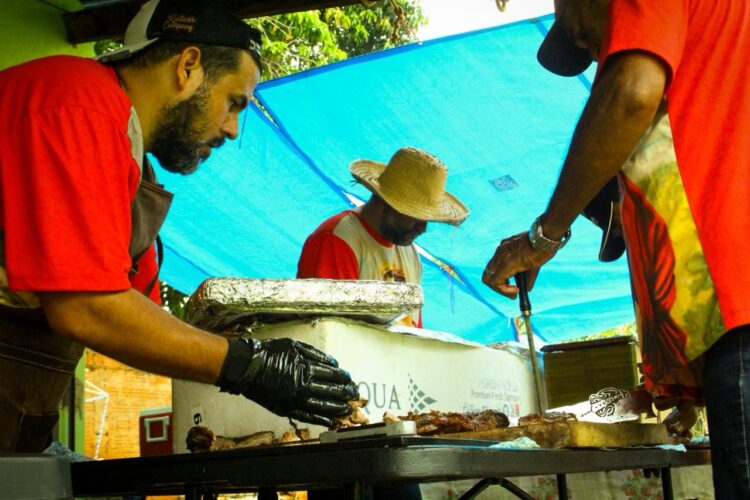 Churrasco de Ação de Graças reúne comunidade e voluntários em dia de fraternidade