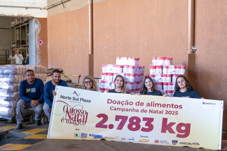 Shopping entrega mais de 2,7 toneladas de alimentos arrecadados na Campanha de Natal 2025 ao Sesc Mesa Brasil