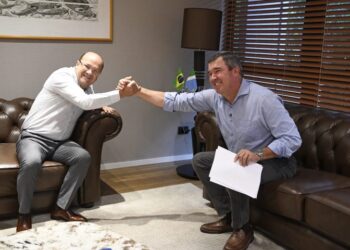 Eduardo Riedel retorna de férias e pega às rédeas do Governo no último ano de mandato