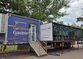 Cursos gratuitos de gastronomia estão em Corumbá com a Carreta-Escola do Senac