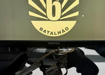 Após população ouvir disparos, homem é preso com arma de fogo em terreno de Corumbá