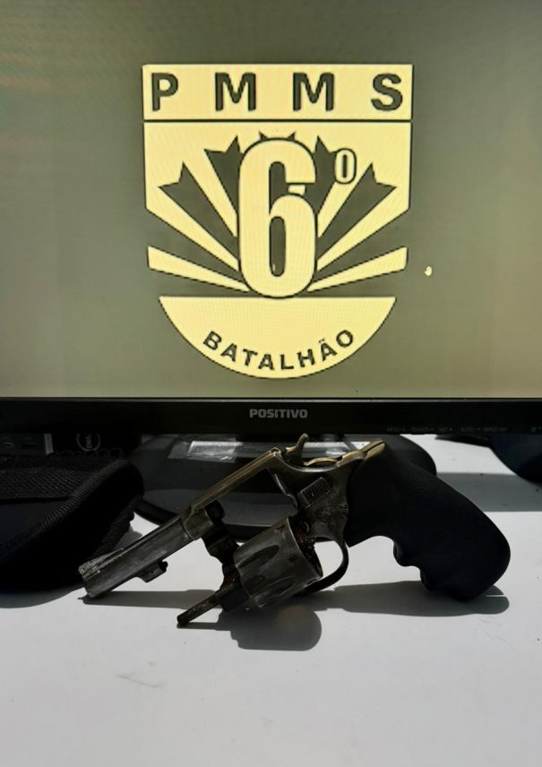 Após população ouvir disparos, homem é preso com arma de fogo em terreno de Corumbá