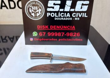 Jovem tira satisfação com homem que mandava mensagem pra namorada e é esfaqueado nas costas