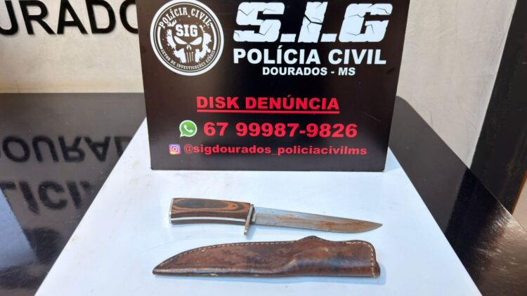 Jovem tira satisfação com homem que mandava mensagem pra namorada e é esfaqueado nas costas