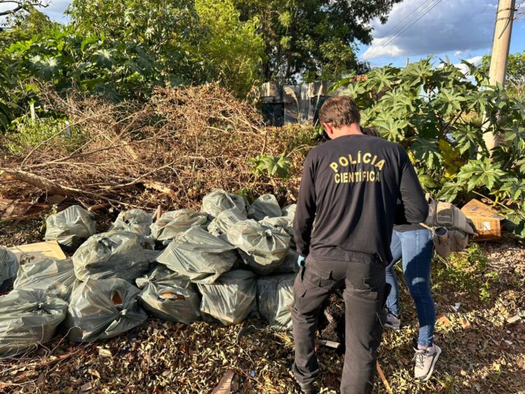 Casal é preso por descartar pedaços de caixas d’agua de amianto em terreno da Capital