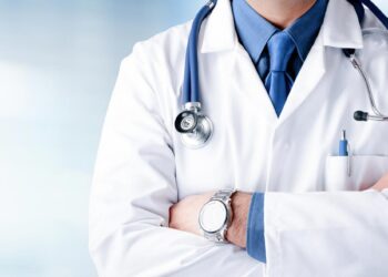 Programa de residência médica está com inscrições abertas e bolsas de até R$ 12,6 mil