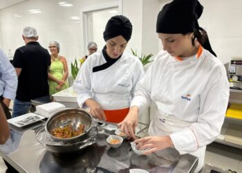Nova cozinha pedagógica do Senac Dourados marca retomada das atividades gastronômicas com aula-show