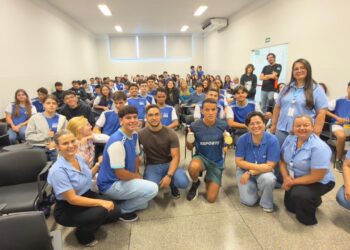 Atleta recordista mundial, Yeltsin Jacques percorre Escolas do Sesi na volta às aulas