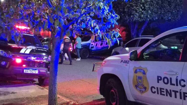 AGORA: Homem é encontrado morto a golpes de faca na Vila Glória