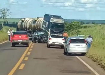 Condutor de Ônix invade pista contrária, colide com carreta na MS-040 e morre