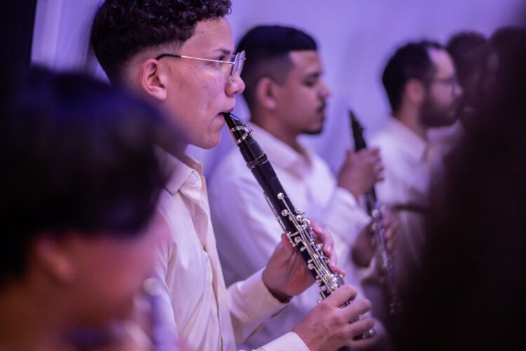 Vaquinha solidária arrecada fundos para compra de instrumentos de clarinetista corumbaense aprovado na OSB Jovem