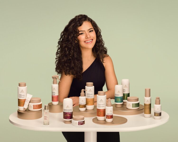 Maisa é nova embaixadora de Natura Lumina e compartilha carta que escreveu ao próprio cabelo