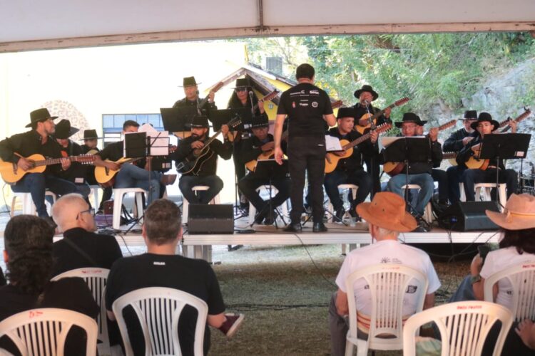 Sesc Corumbá abre matrículas para curso gratuito de viola caipira
