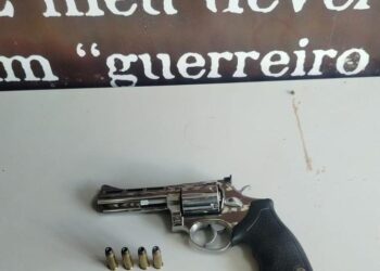 “Vai ver do que sou capaz”: Polícia apreende arma com homem que ameaçava a ex e a monitorava por câmeras de segurança