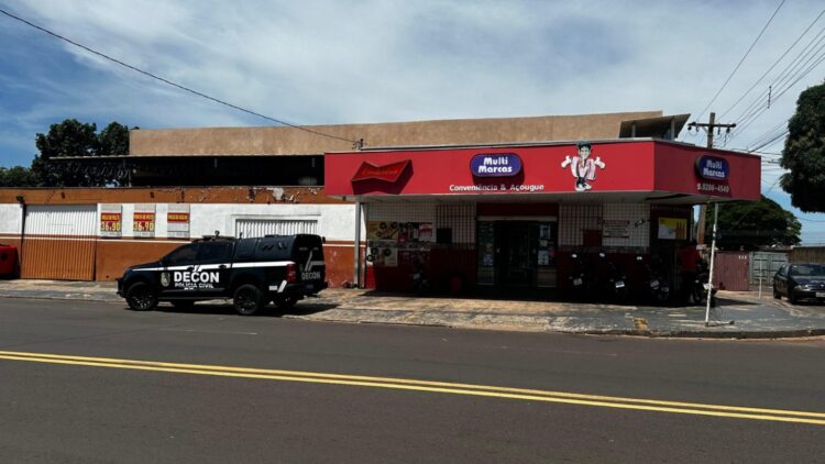 Açougue no Nova Lima é interditado sem alvará e com bebidas clandestinas na Zulmira Borba