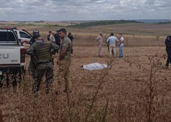 Brasileiros são mortos um dentro de Hillux e outro perto do veículo no Paraguai