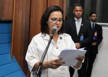 É Lei: proposta da deputada Gleice Jane cria ações de combate ao racismo religioso