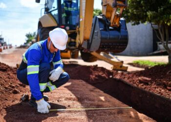 Semana inicia com implantação de rede de esgoto em cinco bairros da Capital