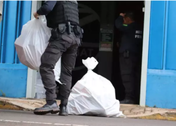 “A casa caiu”: PF baixa no Camelódromo e lacra vários box contra contrabando e bloqueia R$ 40 mi de grupo