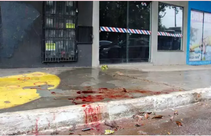 Pai e filhos perseguiram rapaz e o mataram a facadas em conveniência do Guanandi, conclui polícia
