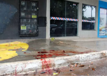 Após briga, rapaz é esfaqueado e morto por dois em conveniência do Guanandi