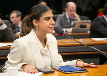 Deputada Camila Jara pede investigação sobre alta da gasolina em MS