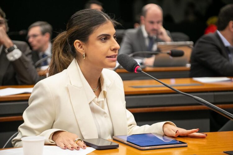 Deputada Camila Jara pede investigação sobre alta da gasolina em MS